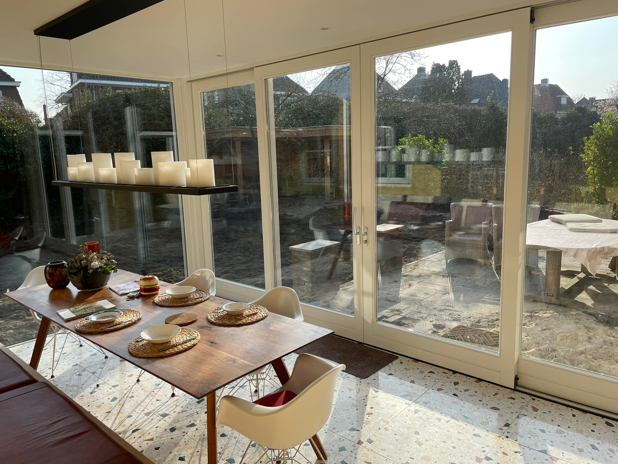 In Enschede hebben wij een schitterende aanbouw mogen realiseren en een gedeelte van de garage mogen ombouwen tot kinder kamer.